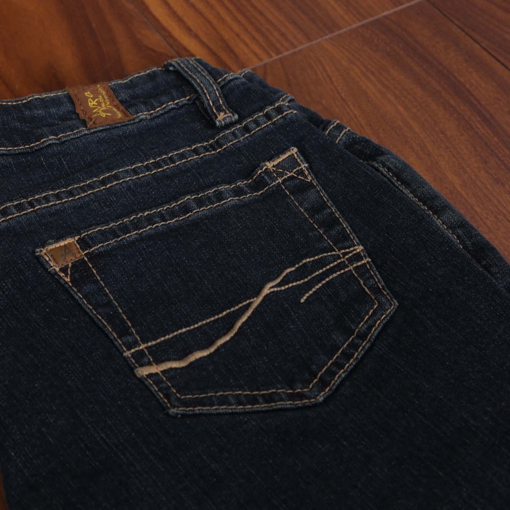 Aura Jeans - Picture 2 of 4